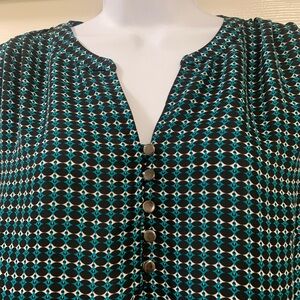 Laundry by Shellie Seagull, navy and green career top with roll up sleeves
